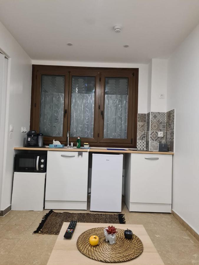Studio Independant Et Bien Equipe Avec Veranda Commune Neuilly sur Marne Bagian luar foto